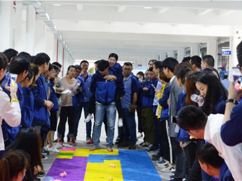 坚贞立志，，，，，，永葆精神，，，，，，勇猛领先，，，，，，不负青春