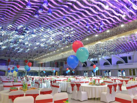 圣诞不“剩单”，，，，，，，等你来造——银娱优越会集团团委平安夜举行圣诞狂欢活动